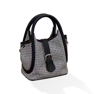 Bolso de cuero suave personalizado nicho de bolso simple estilo femenino de dos colores.